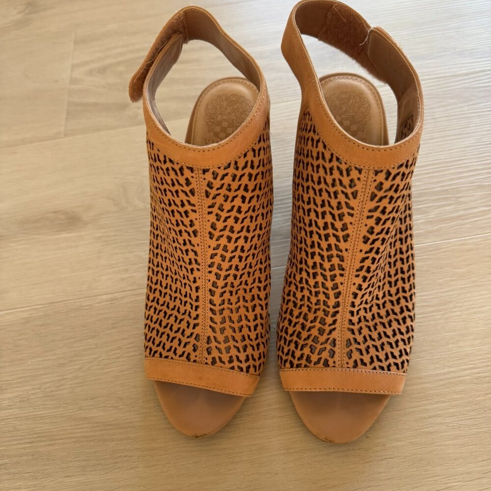 Vince Camuto Perforated Leather Peep Toe Sandals Dastana Nude